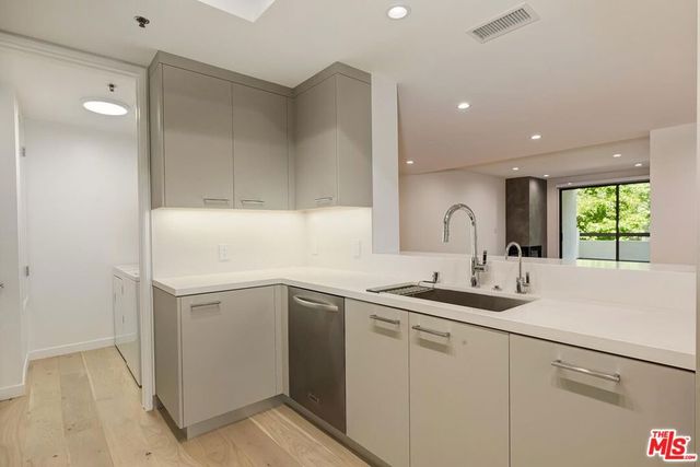 2142 Century Park Lane 102, Los Angeles, CA 90067