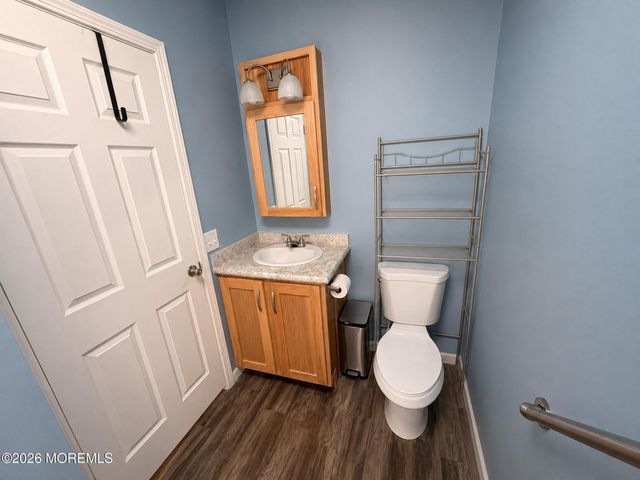 22 Baltimore Avenue, Manahawkin, NJ 08050