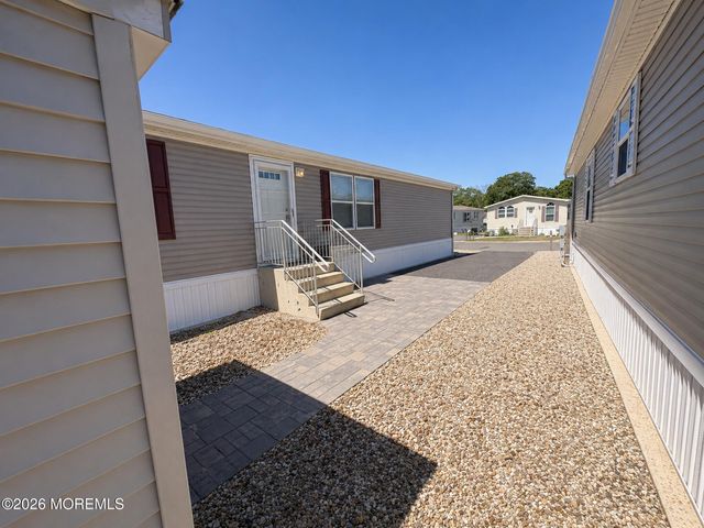 22 Baltimore Avenue, Manahawkin, NJ 08050