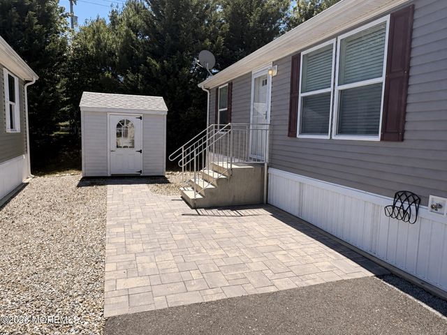 22 Baltimore Avenue, Manahawkin, NJ 08050