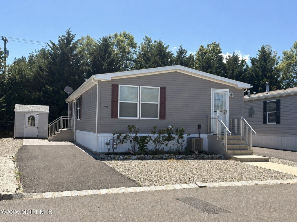 22 Baltimore Avenue, Manahawkin, NJ 08050