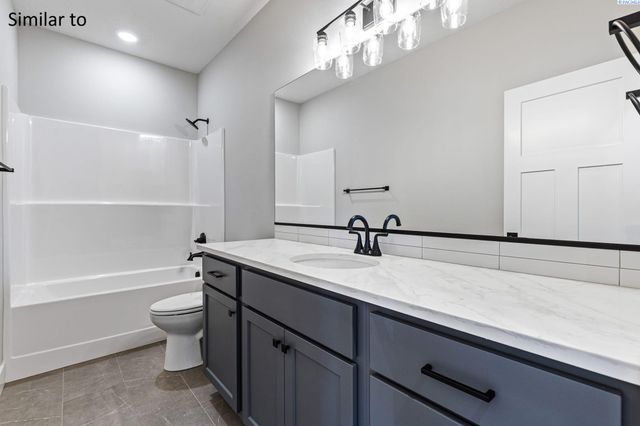 987 Miraflores Ave., West Richland, WA 99353