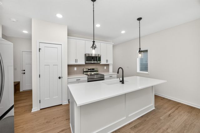 1052 NW Macarthur Lane, Waukee, IA 50263