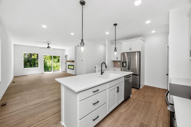 1052 NW Macarthur Lane, Waukee, IA 50263