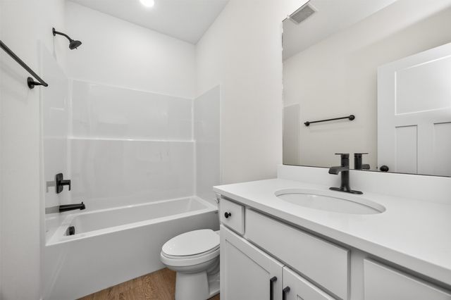 1052 NW Macarthur Lane, Waukee, IA 50263