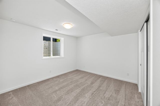 1052 NW Macarthur Lane, Waukee, IA 50263