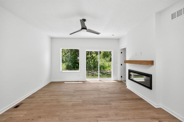 1052 NW Macarthur Lane, Waukee, IA 50263