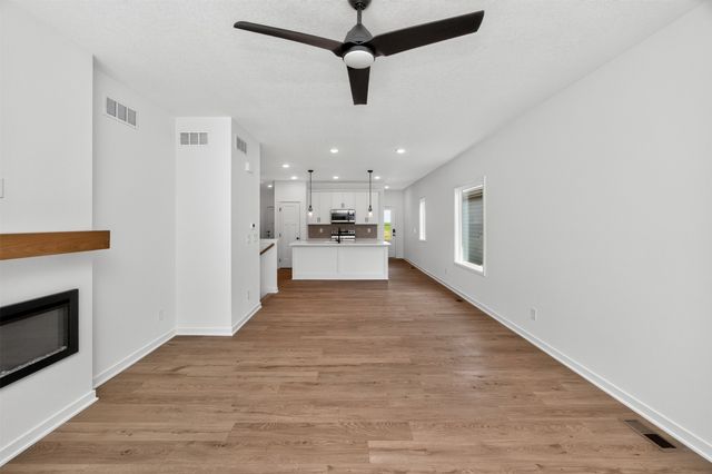 1052 NW Macarthur Lane, Waukee, IA 50263