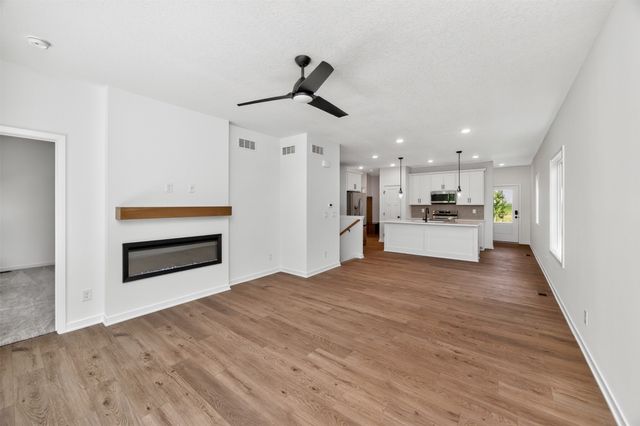 1052 NW Macarthur Lane, Waukee, IA 50263