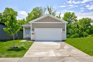 1052 NW Macarthur Lane, Waukee, IA 50263