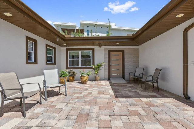 25 SANDPIPER ROAD, Tampa, FL 33609