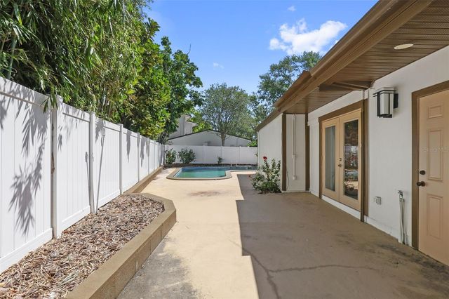 25 SANDPIPER ROAD, Tampa, FL 33609
