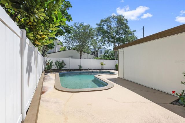 25 SANDPIPER ROAD, Tampa, FL 33609