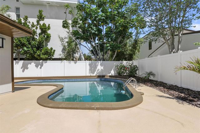 25 SANDPIPER ROAD, Tampa, FL 33609