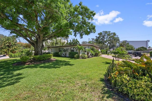 25 SANDPIPER ROAD, Tampa, FL 33609