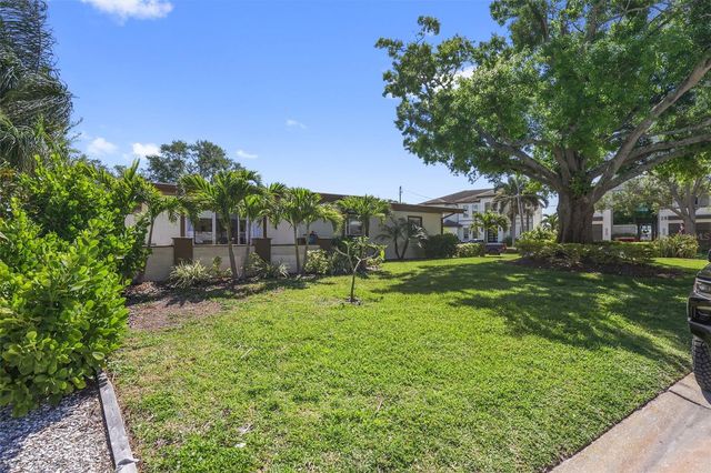 25 SANDPIPER ROAD, Tampa, FL 33609
