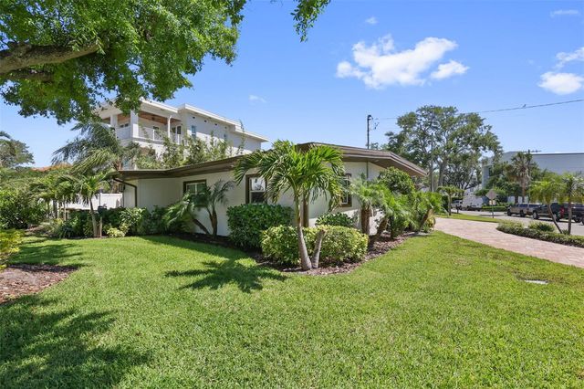 25 SANDPIPER ROAD, Tampa, FL 33609