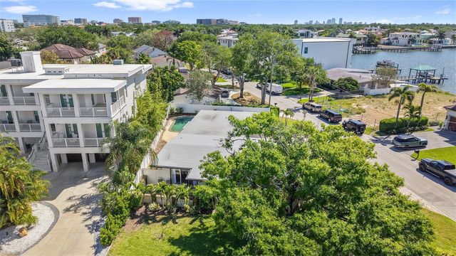 25 SANDPIPER ROAD, Tampa, FL 33609