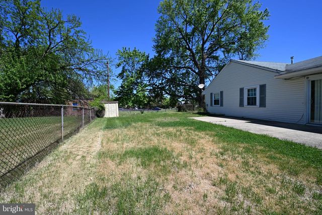 1 PINETREE LN, Willingboro, NJ 08046