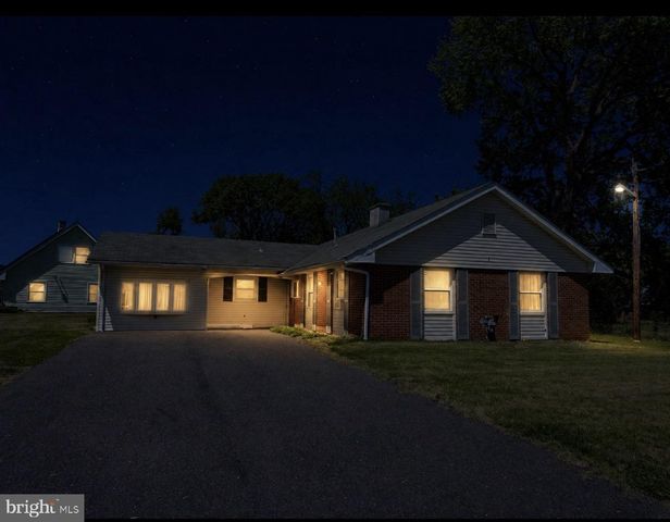 1 PINETREE LN, Willingboro, NJ 08046