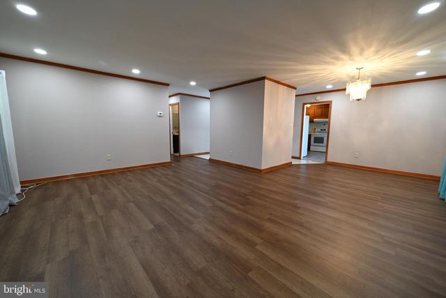 1 PINETREE LN, Willingboro, NJ 08046