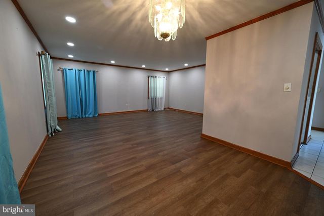 1 PINETREE LN, Willingboro, NJ 08046