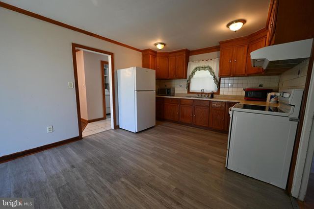 1 PINETREE LN, Willingboro, NJ 08046