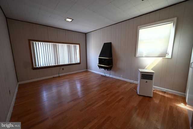 1 PINETREE LN, Willingboro, NJ 08046