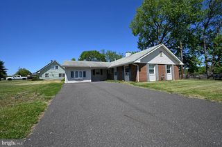 1 PINETREE LN, Willingboro, NJ 08046
