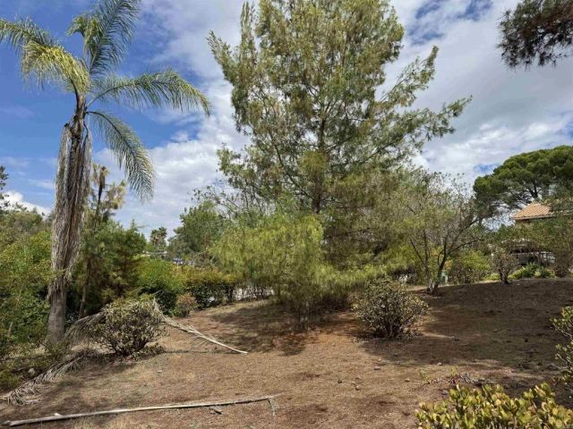 & Meadow Glen Way, Escondido, CA 92026