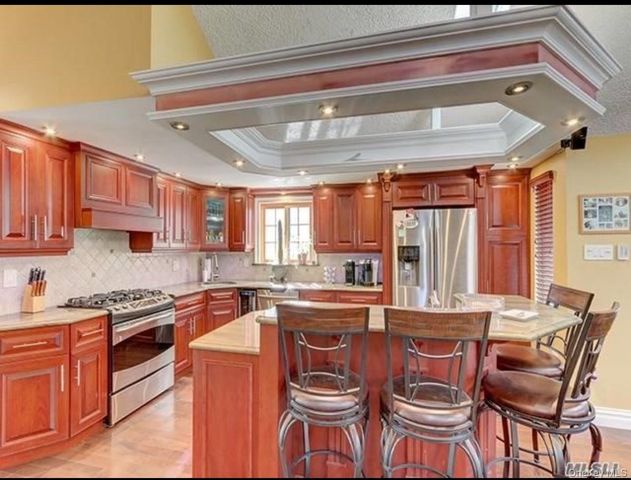 123 Clubhouse Road, Bellmore, NY 11710