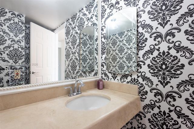 6770 Indian Creek Drive 7B, Miami Beach, FL 33141