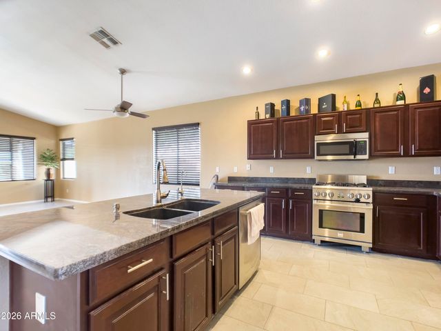 1084 N Martingale Road, Gilbert, AZ 85234