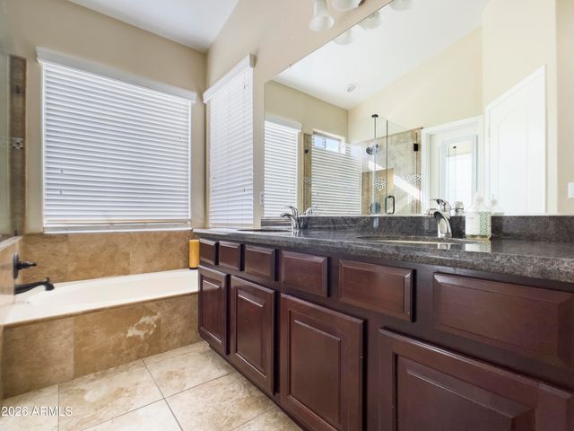 1084 N Martingale Road, Gilbert, AZ 85234
