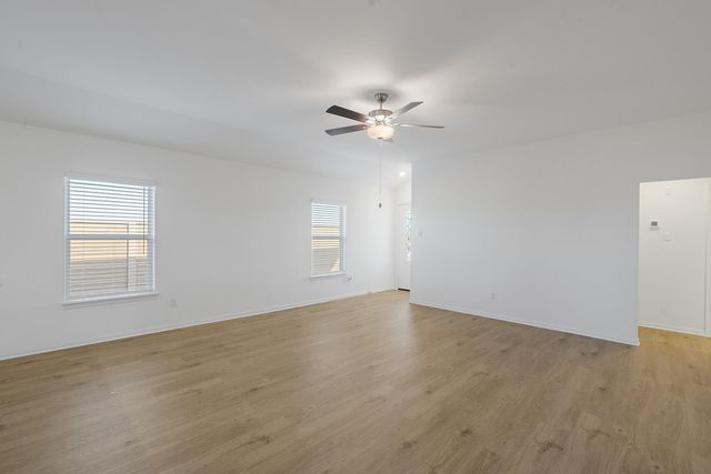 108 Wirepass CRST, Jarrell, TX 76537