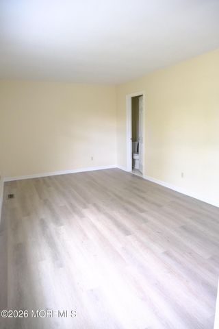93 Oak Lane, Eatontown, NJ 07724