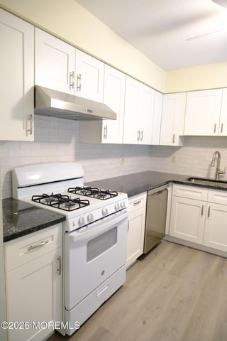 93 Oak Lane, Eatontown, NJ 07724