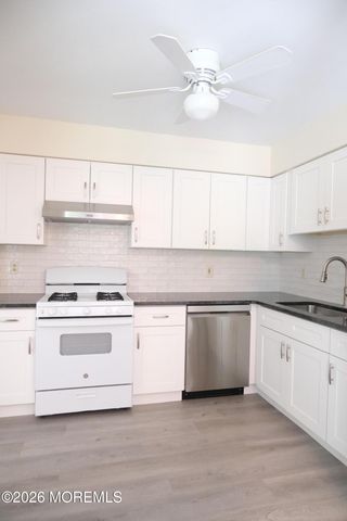 93 Oak Lane, Eatontown, NJ 07724