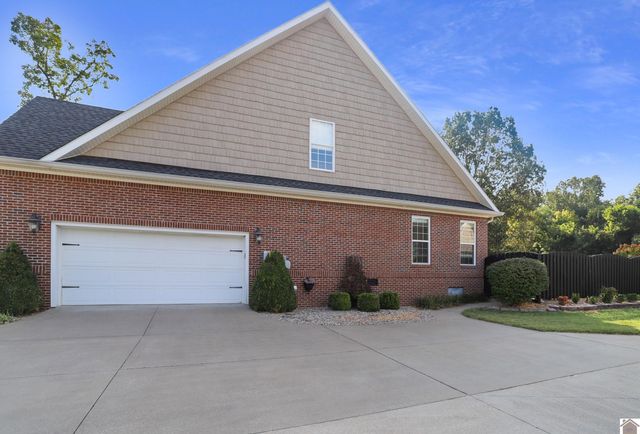 1831 Kandi Kay Ln, Murray, KY 42071