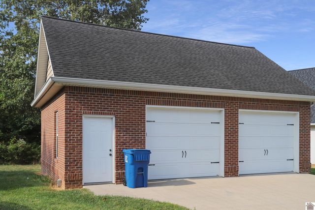 1831 Kandi Kay Ln, Murray, KY 42071