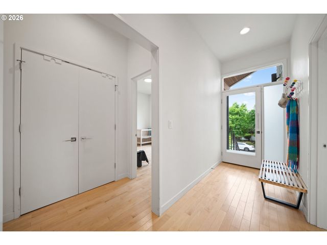 2076 Ne MORGAN St A, Portland, OR 97211