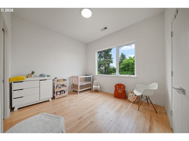 2076 Ne MORGAN St A, Portland, OR 97211