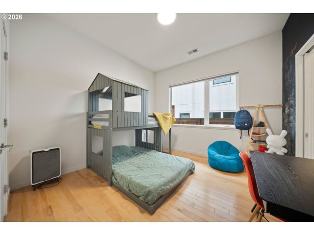 2076 Ne MORGAN St A, Portland, OR 97211