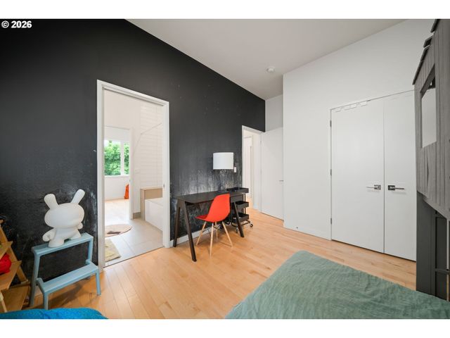 2076 Ne MORGAN St A, Portland, OR 97211