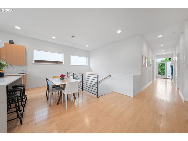 2076 Ne MORGAN St A, Portland, OR 97211