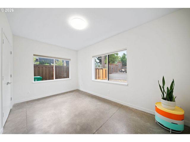 2076 Ne MORGAN St A, Portland, OR 97211