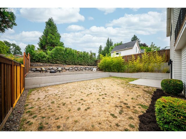 2076 Ne MORGAN St A, Portland, OR 97211