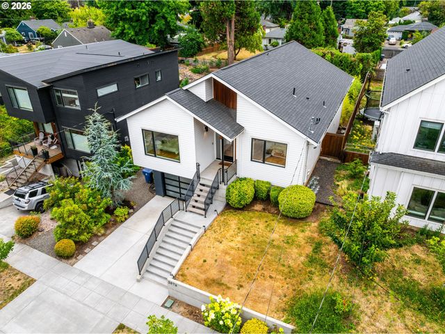 2076 Ne MORGAN St A, Portland, OR 97211