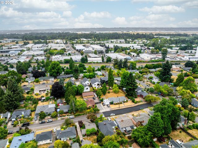 2076 Ne MORGAN St A, Portland, OR 97211