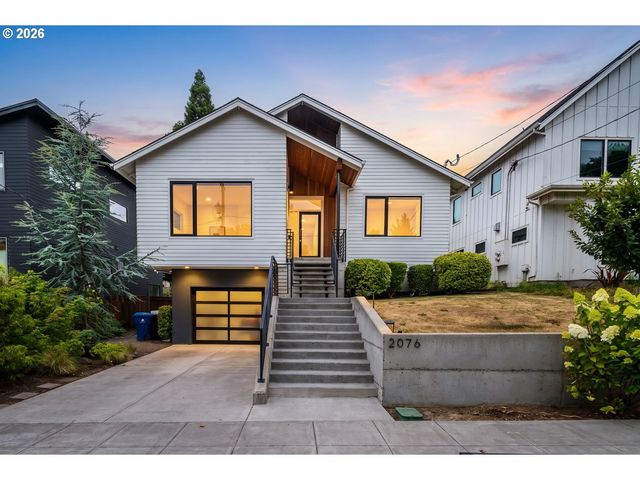 2076 Ne MORGAN St A, Portland, OR 97211